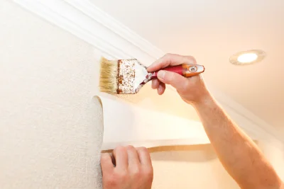 Pose de papier peint à Vézelois — revêtements muraux et toiles de verre
